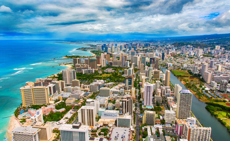 Is there a free shuttle in Waikiki?