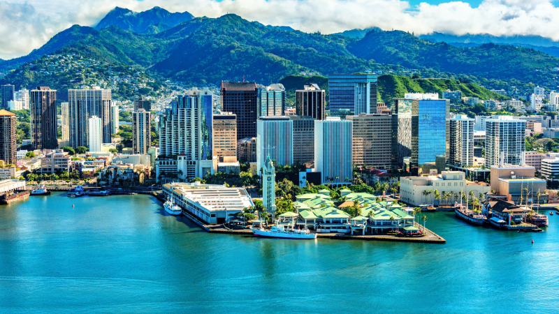 A Guide to Getting Around Honolulu: Taxi Service vs. Other Transportation Options